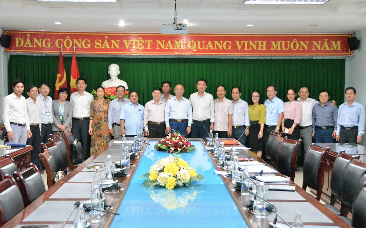 UBND Thành phố tổ chức bàn giao công việc của Chủ tịch UBND Thành phố quản lý