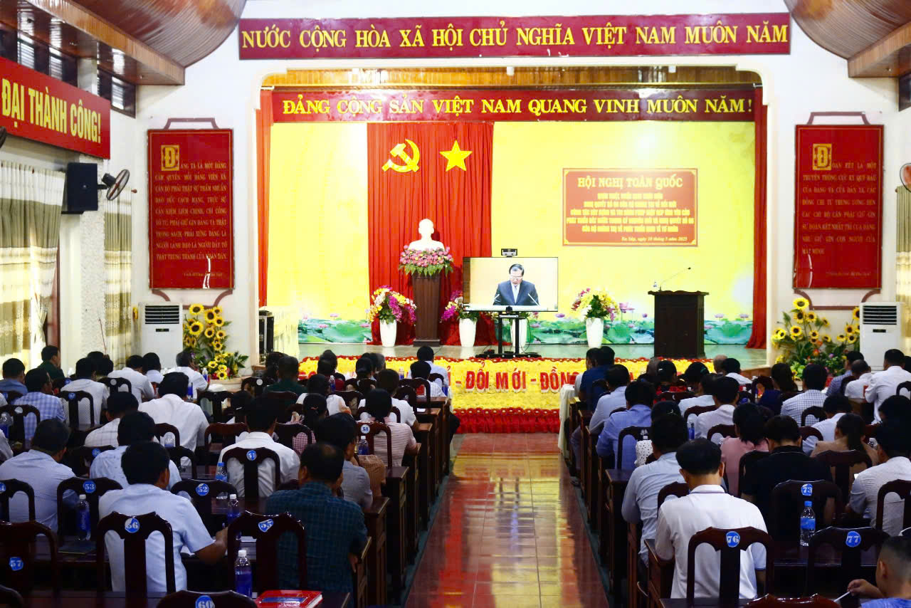 430 đại biểu huyện Ea súp tham dự Hội nghị toàn quốc quán triệt, triển khai thực hiện Nghị quyết số 66 và Nghị quyết số 68 của Bộ Chính trị