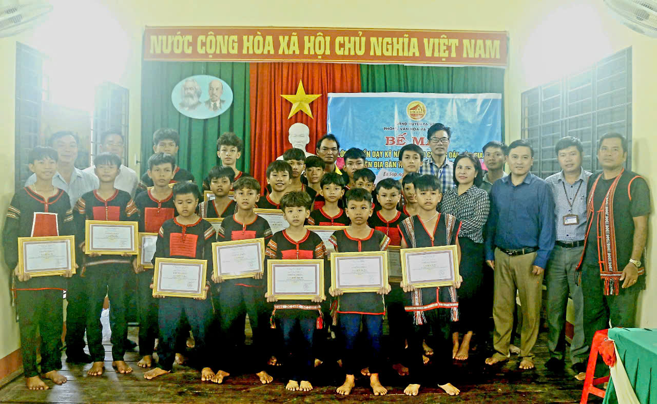 Bế mạc lớp dạy kỹ năng đánh Chiêng Dân tộc Gia Rai