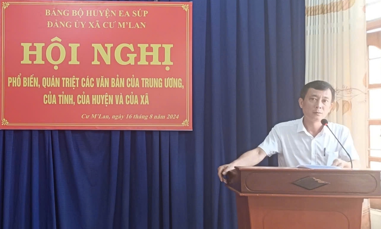 Đảng uỷ xã Cư Mlan phổ biến, quán triệt các văn bản của Đảng