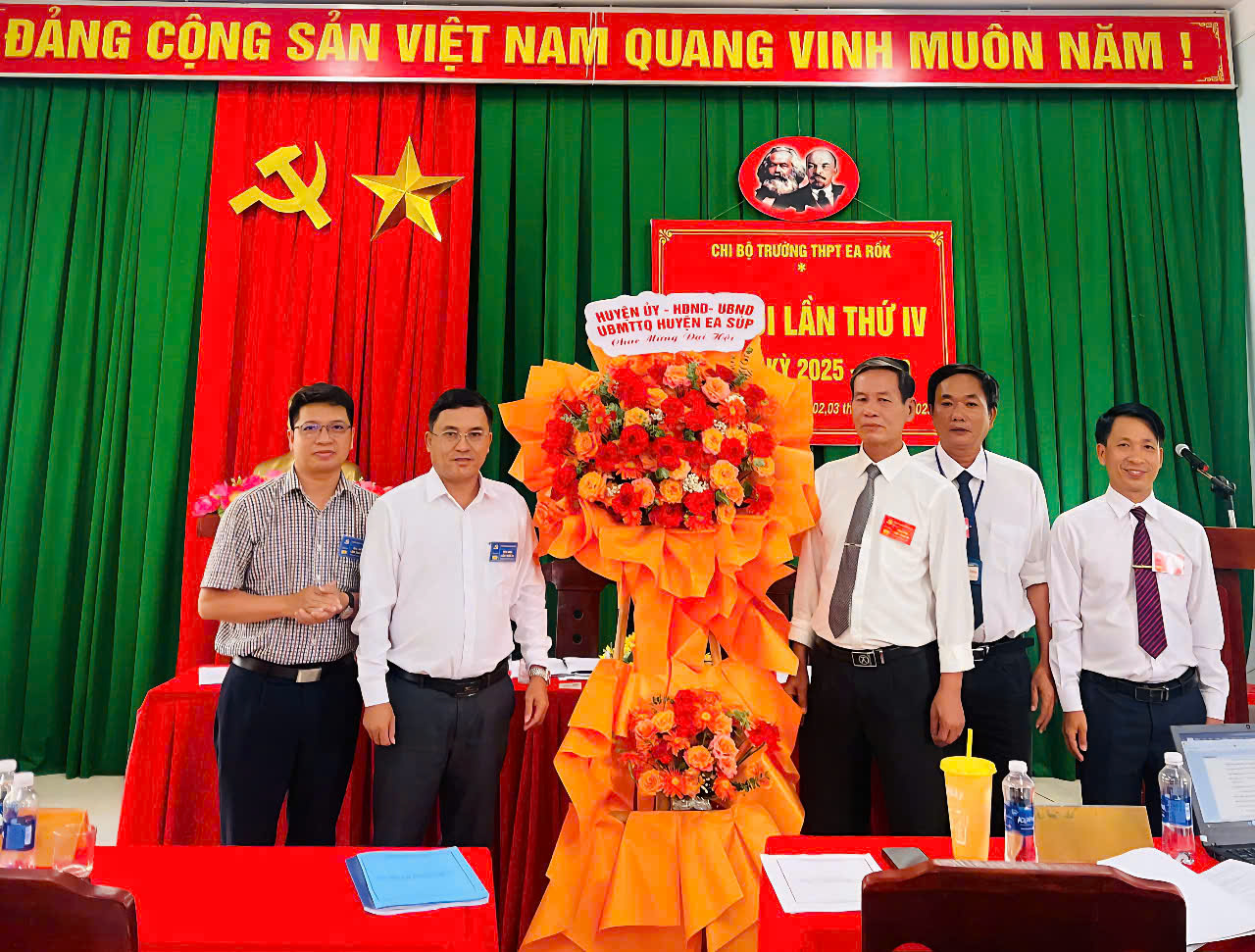 Chi bộ Trường THPT Ea Rốk tổ chức đại hội lần thứ IV nhiệm kỳ 2025-2030