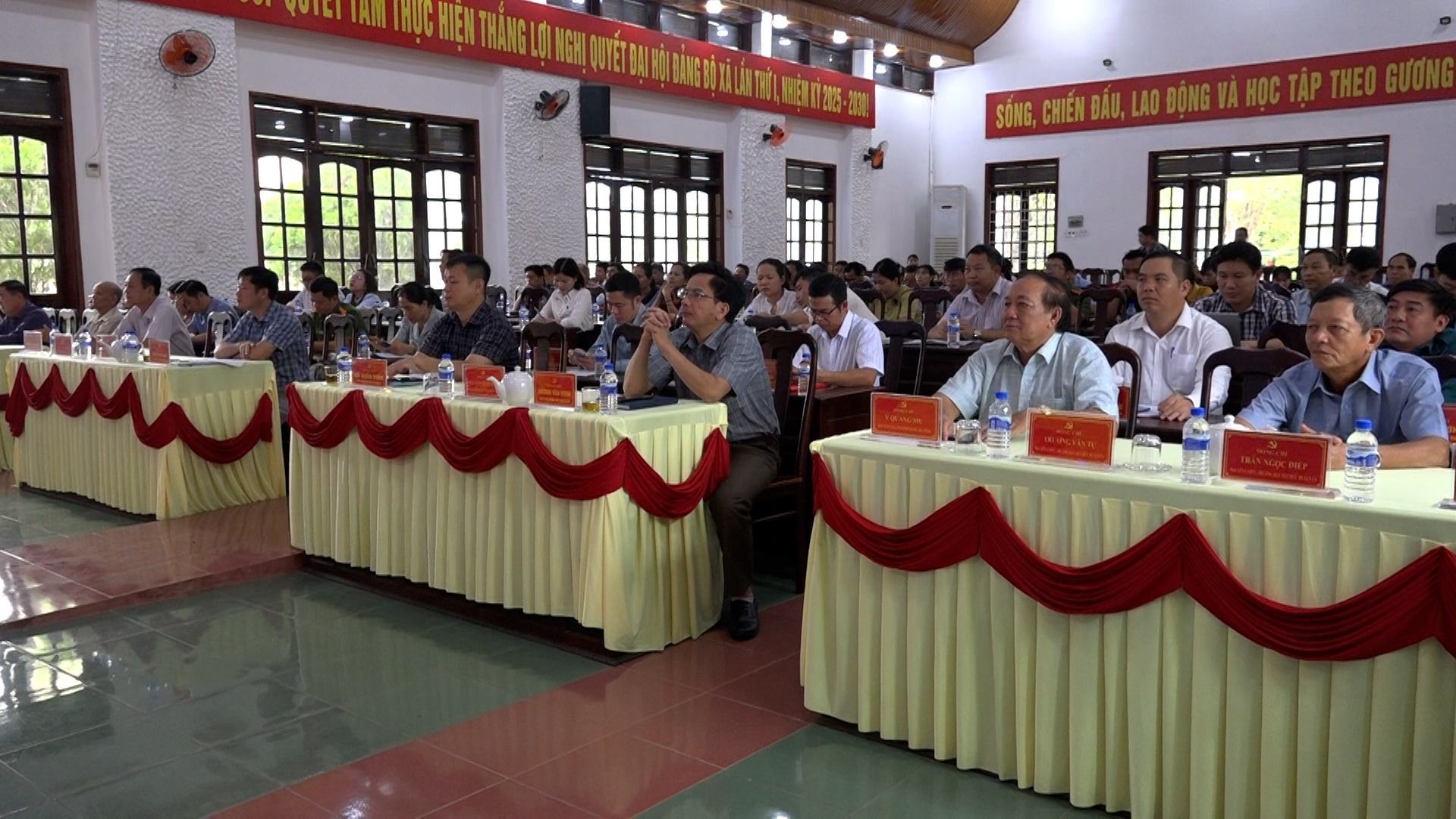 Hội nghị nghiên cứu học tập, quán triệt Nghị quyết Đại hội đại biểu Đảng bộ tỉnh Đắk Lắk lần thứ I và các văn bản về cuộc bầu cử Đại niểu Quốc hội và HĐND