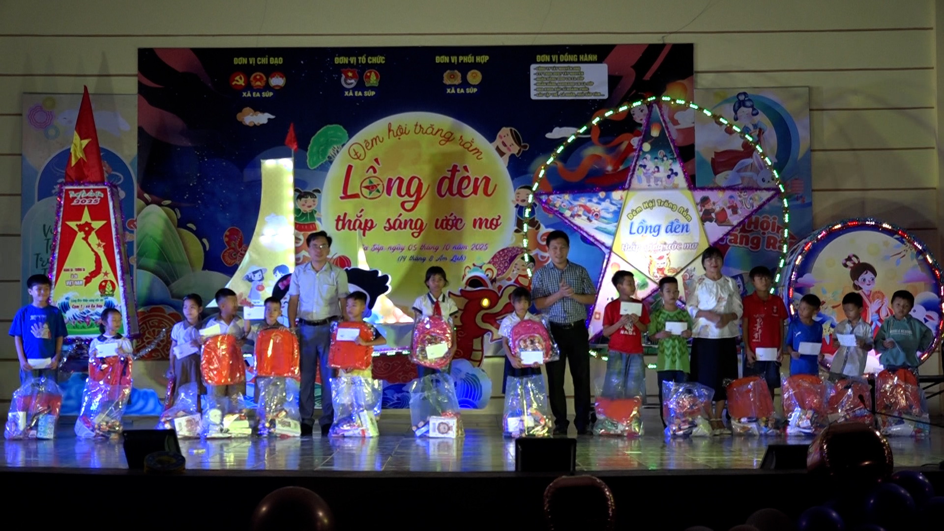 Đêm hội trăng rằm: Lồng đèn thắp sáng ước mơ