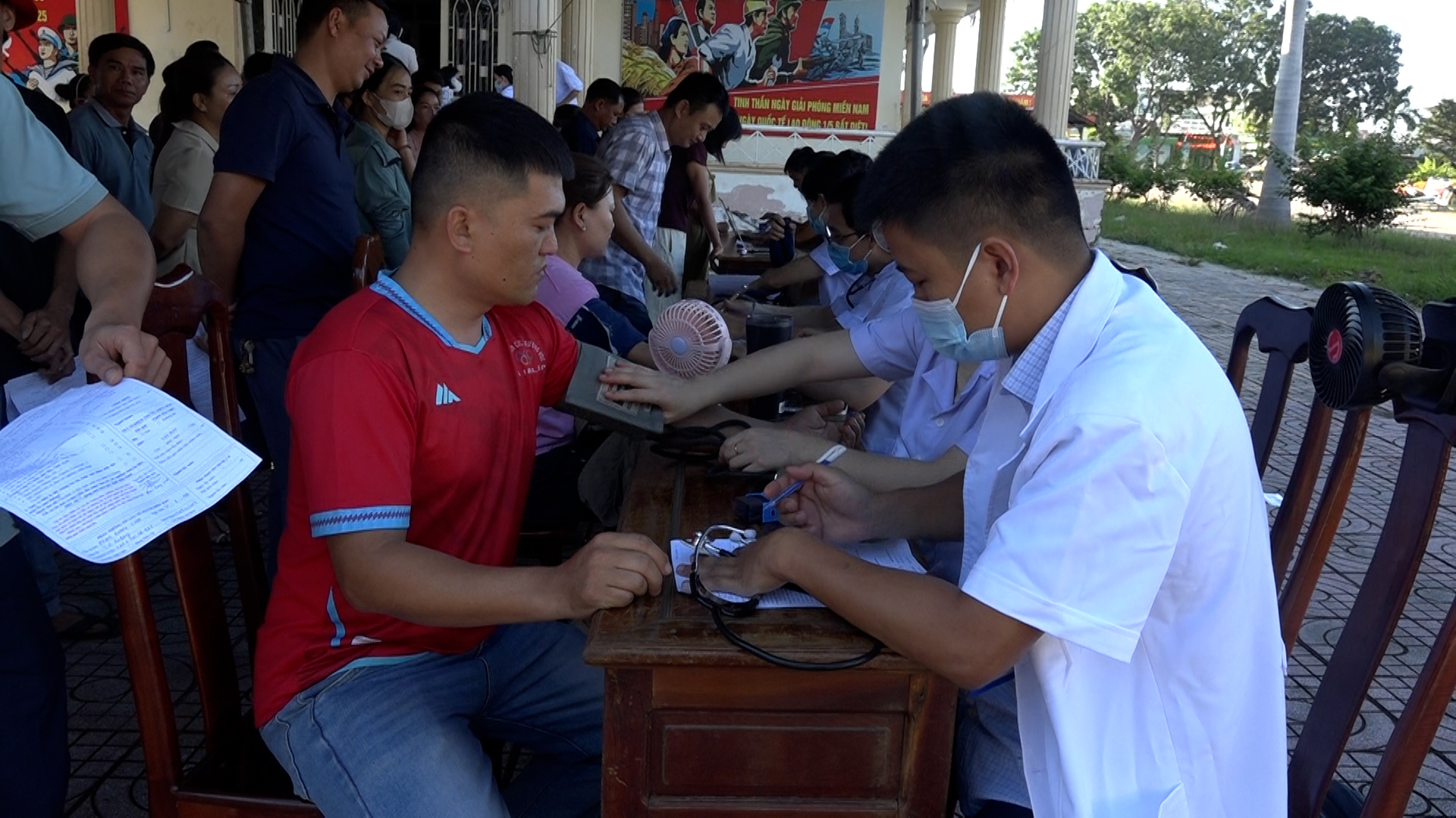 00001.MTS.00_00_01_19.Still001