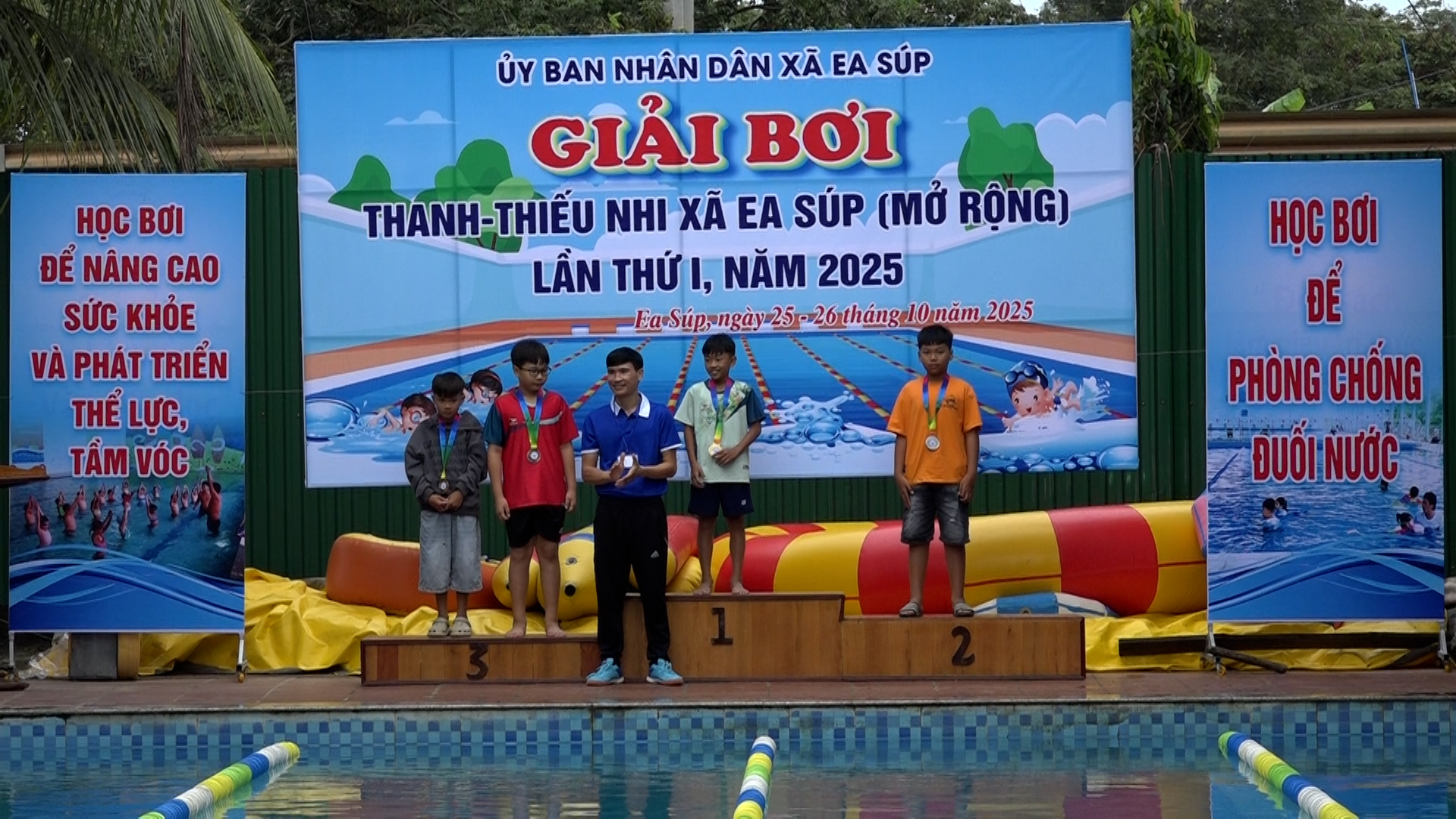 00040.MTS.00_00_01_04.Still001