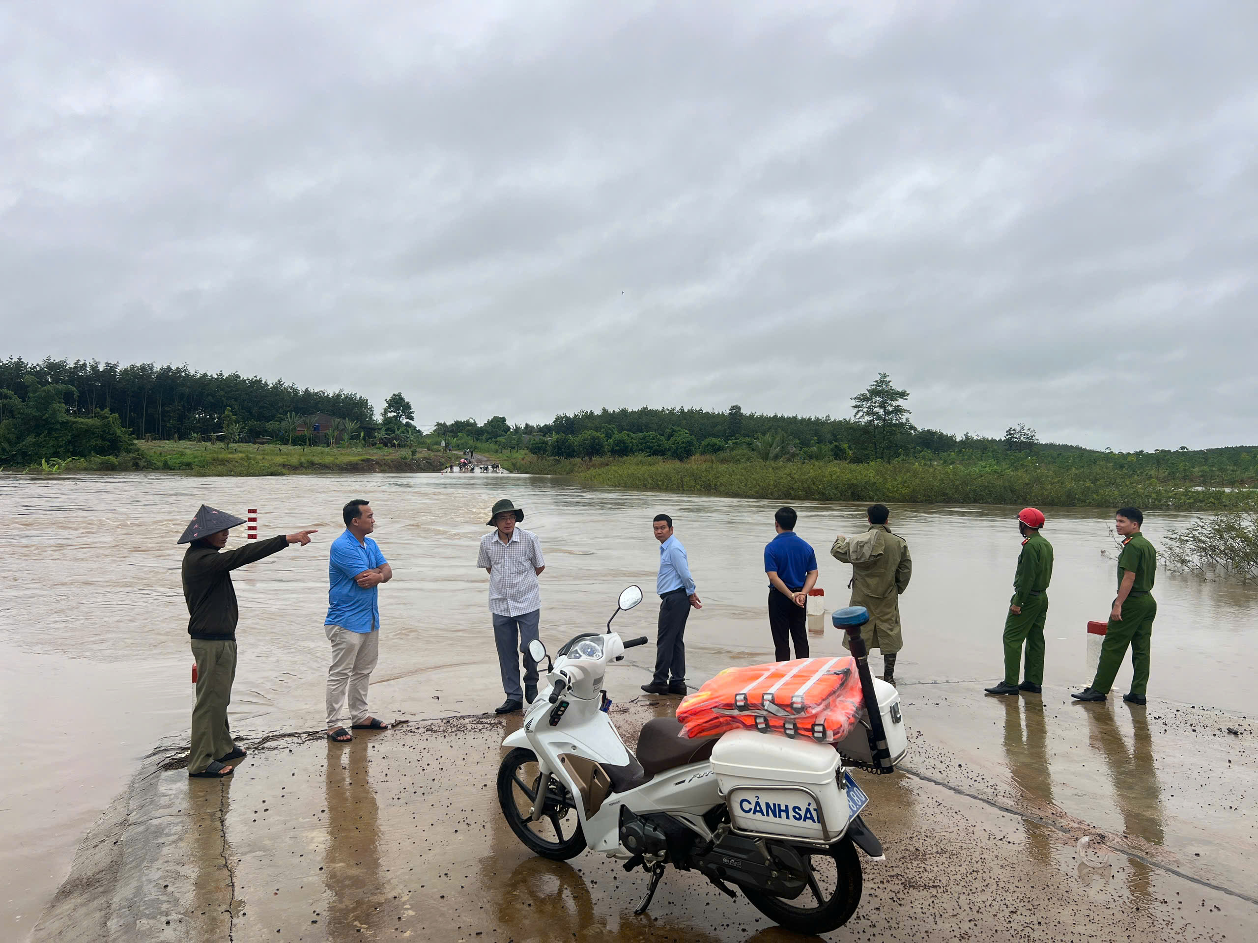 z7040331822511_4a393de2c08b9a0850259cf301fc77bd