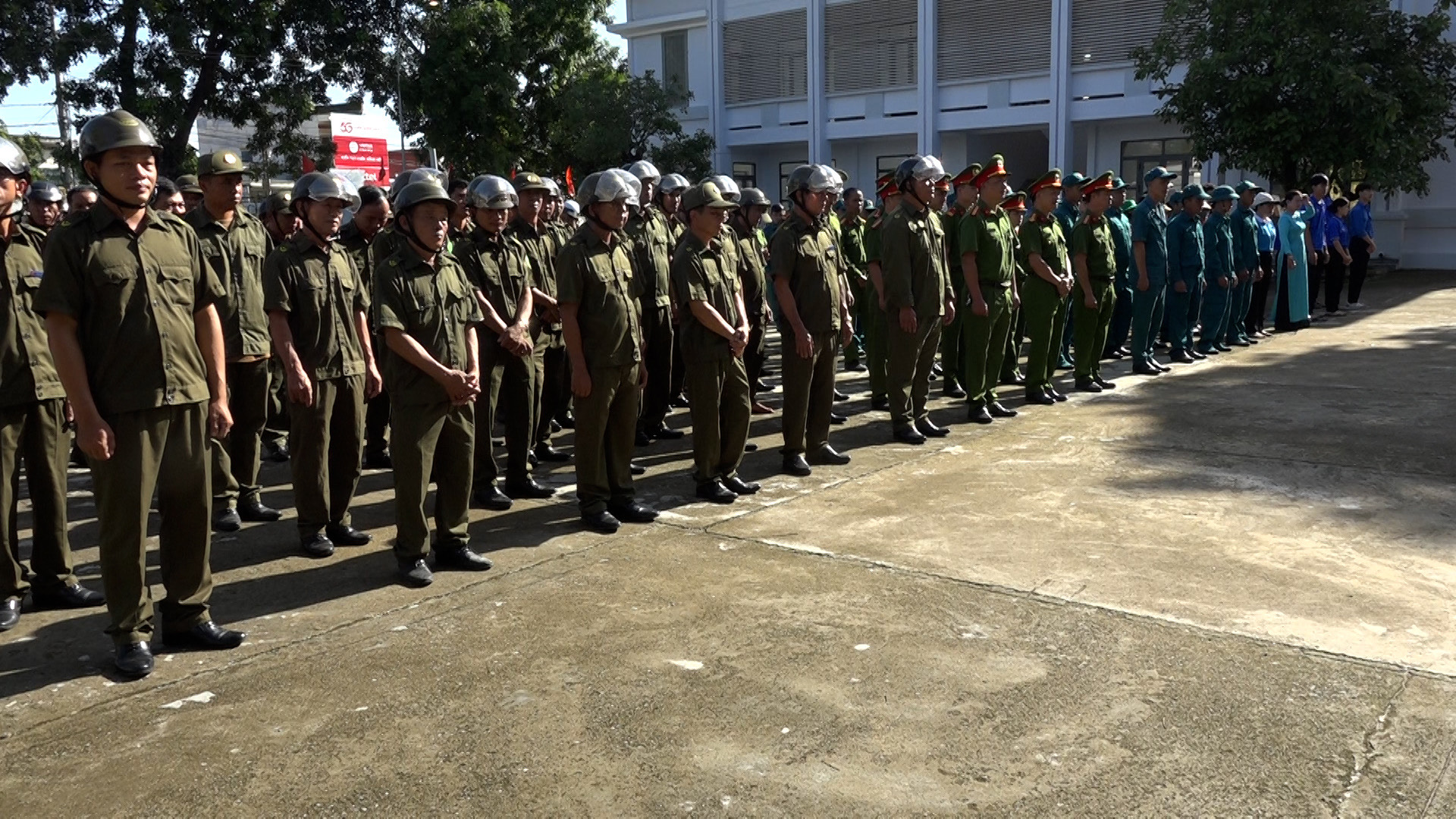 Xã Ea Súp ra quân cao điểm đảm bảo trật tự đô thị và an toàn giao thông