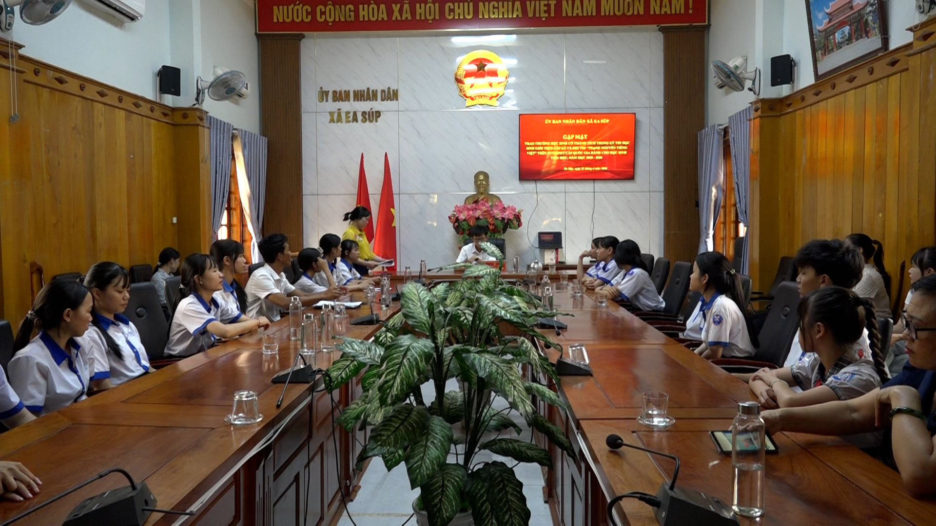 00042.MTS.00_00_04_19.Still001