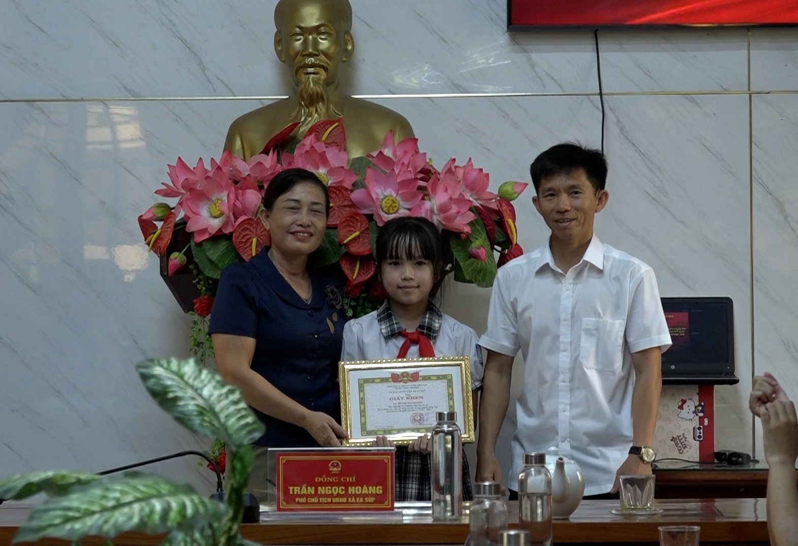 00047.MTS.00_00_00_19.Still001