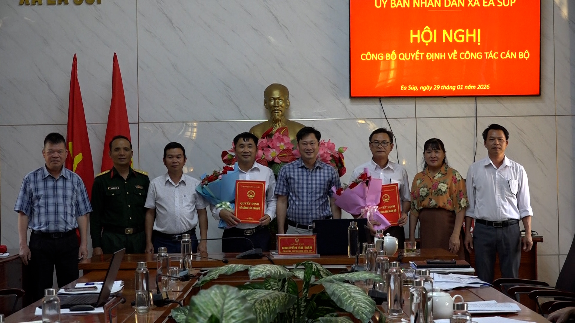 Công bố Quyết định của UBND xã Ea Súp về công tác cán bộ