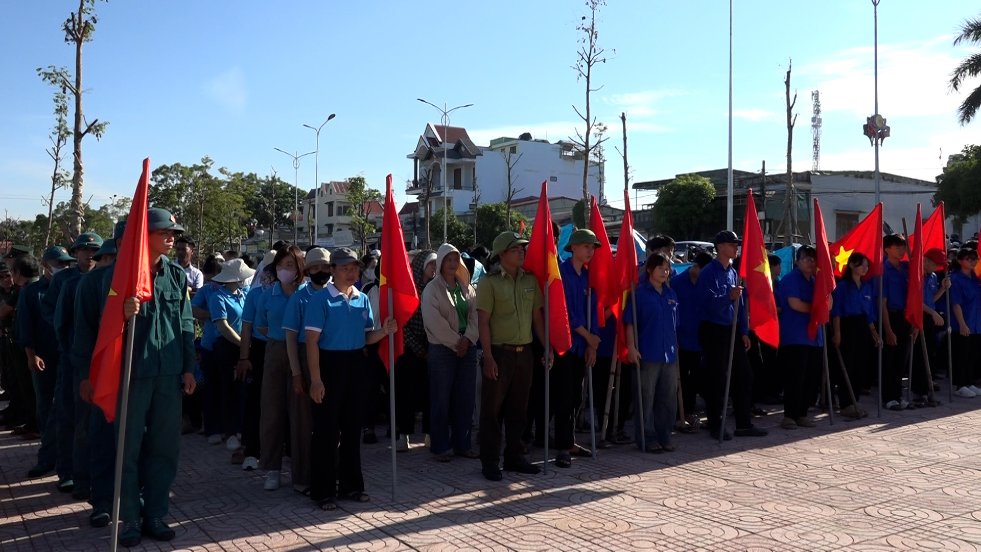Xã Ea Súp ra quân hưởng ứng phong trào toàn dân chung tay bảo vệ môi trường vì một Việt Nam xanh – sạch – đẹp