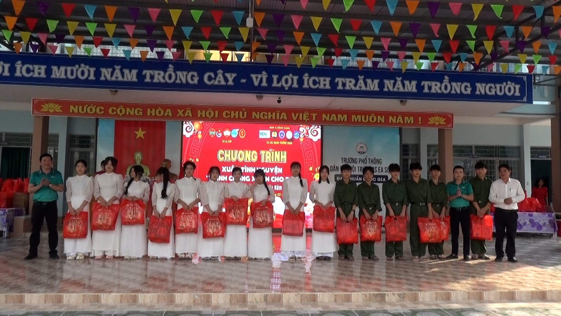 00075.MTS.00_00_01_22.Still001