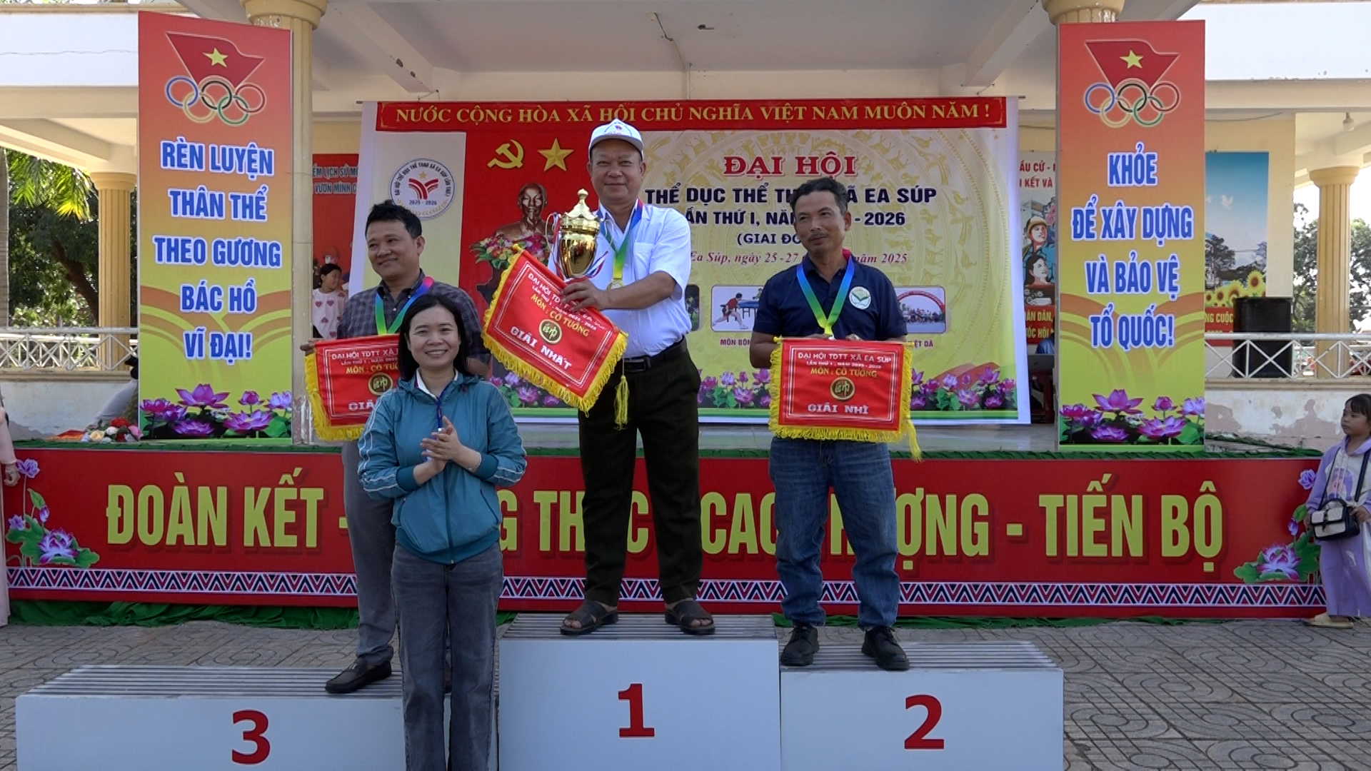 00023.MTS.00_00_15_17.Still001