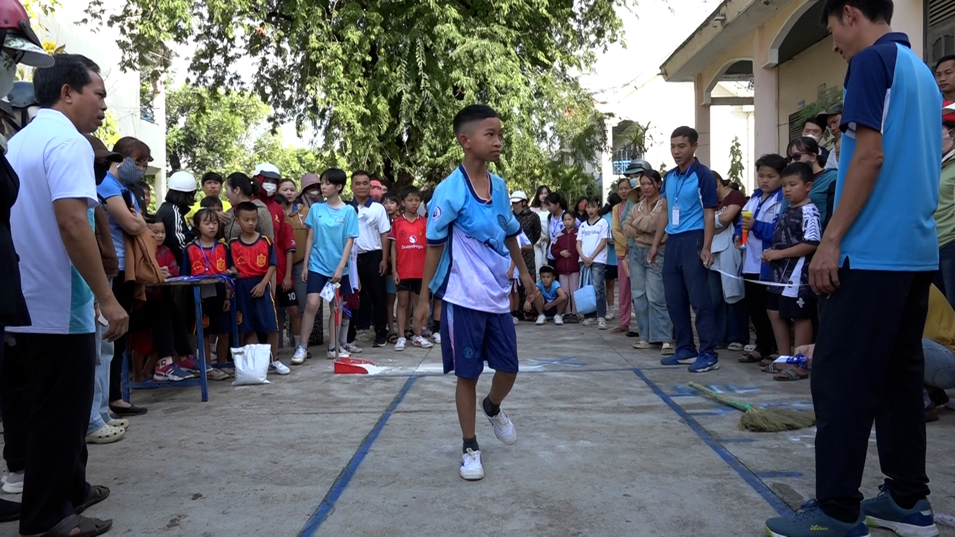 00040.MTS.00_00_01_04.Still001